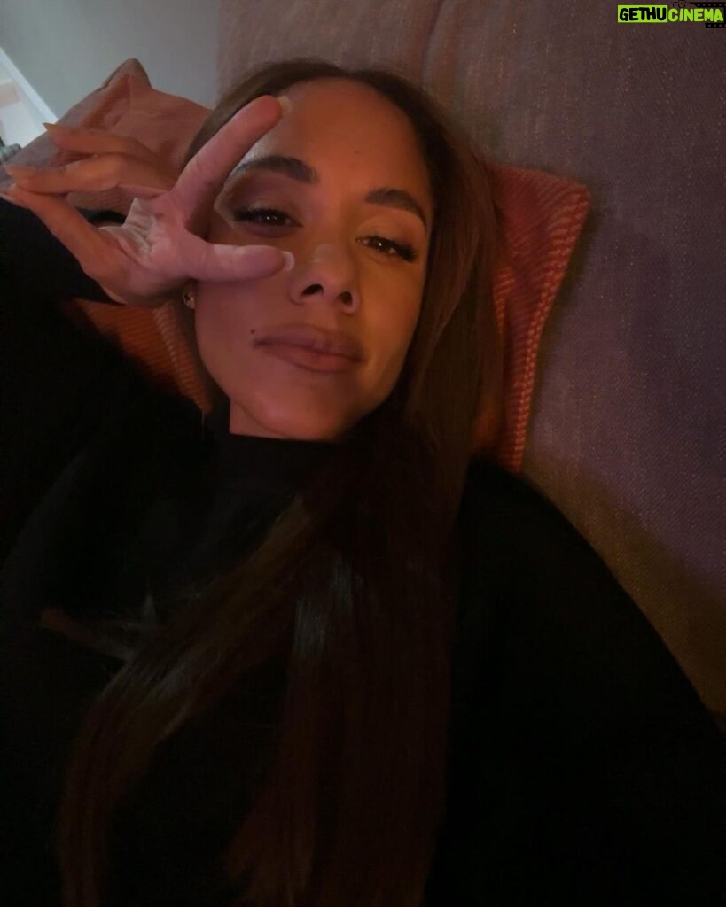 Alex Scott Instagram - It’s all abit random sometimes 💁🏽‍♀️