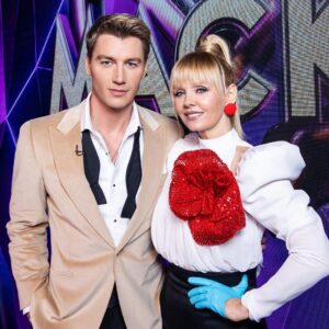 Alex Sparrow Instagram - Ну что? Кто смотрел новый выпуск шоу #Маска? Кто угадал прекрасную @jmedvedevaj ? И как @fkirkorov узнал моё настоящее имя?