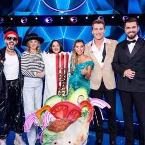 Alex Sparrow Instagram - Ну что? Кто смотрел новый выпуск шоу #Маска? Кто угадал прекрасную @jmedvedevaj ? И как @fkirkorov узнал моё настоящее имя?