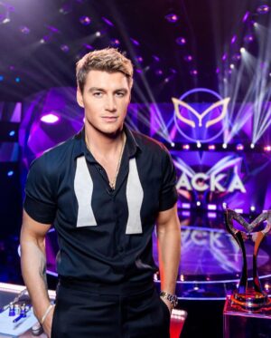 Alex Sparrow Instagram - The MASKED SINGER Season 4 😈🎭🥳
Не пропустите! Сегодня #Маска на НТВ в 20:20 ❤️