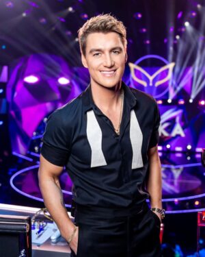 Alex Sparrow Instagram - The MASKED SINGER Season 4 😈🎭🥳
Не пропустите! Сегодня #Маска на НТВ в 20:20 ❤️