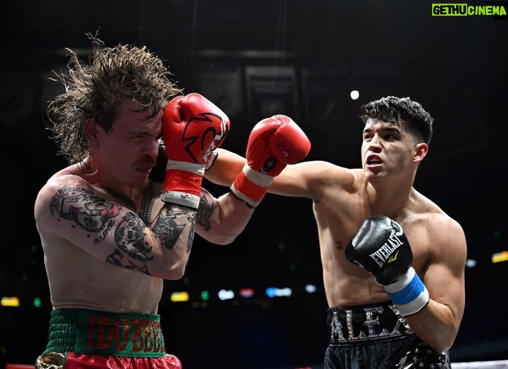 Alex Wassabi Instagram - still insane to me that I’m officially a Professional Boxer! 😳🥊 full vlog just went live on my YT! 🎥 Amalie Arena Tampa Florida