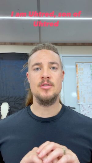 Alexander Dreymon Instagram - “Viking but make it fabulous”

Face by Uhtred
Hands by the wonderful @nagapie 💕

#makeuplife
#makeuptutorial
#makeuphack
#makeup
#viking