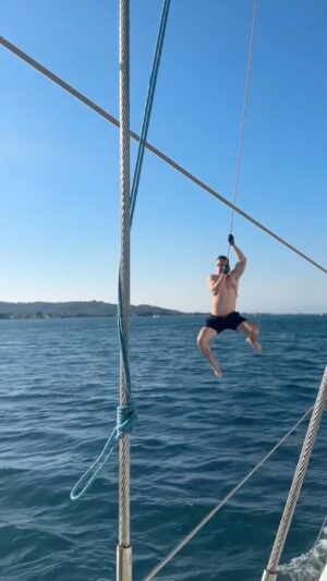 Alexander Dreymon Instagram - Can a vacation be too relaxing? 

#dumbwaystodie
#sailing
#vacation
#training