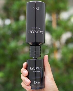 Alexander Rendell Instagram - Sauvage eau de parfum refill ขวดนี้ นอกจากจะให้กลิ่นที่สดชื่น ปนความลึกลับของเบอกาม๊อต รวมกับกลิ่นไม้หอมวานิลลาแล้ว ที่พิเศษไปกว่านั้น ยังช่วยรักษ์โลก และลดมลพิษทางสิ่งแวดล้อมได้ด้วย เพราะขวดสามารถนำไปรีไซเคิลได้ถึง 100% 
ขอบคุณDiorที่ทำให้Luxuryอยู่คู่กับSustainabilityนะครับ

#DiorSauvage #DiorBeauty #DiorParfums #Sustainability