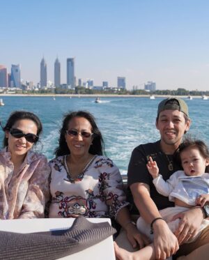 Alexander Rendell Instagram - Family time in Dubai ❤️