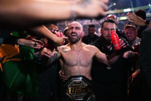 Alexander Volkanovski Instagram - Back on top #P4P 👑