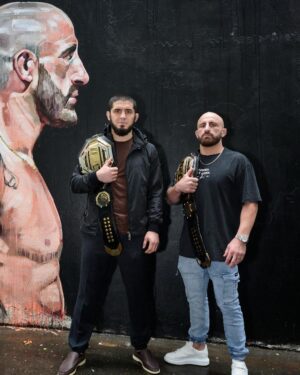 Alexander Volkanovski Instagram - Size up!! 😤