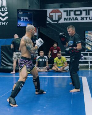 Alexander Volkanovski Instagram - As my wise coach Joe Lopez has always told me…
“The inches we need are everywhere around us and on this team, we fight for that inch. On this team, we tear ourselves and everyone else around us to pieces for that inch”. #superbowlsunday