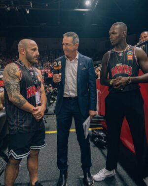 Alexander Volkanovski Instagram - Ballin 🏀