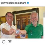 Alexandre Garcia Instagram – Ao completar 83 anos, recebi a Medalha 3.I: “imorrível, imbrochável, incomível”.