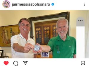 Alexandre Garcia Instagram - Ao completar 83 anos, recebi a Medalha 3.I: “imorrível, imbrochável, incomível”.