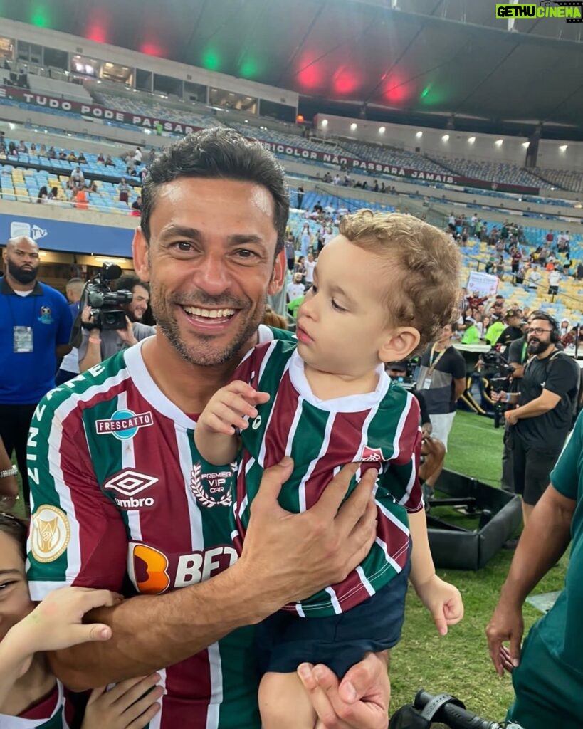 Alexandre Garcia Instagram - Meu neto Davi, no Maracanã, na despedida de Fred, um dos maiores artilheiros do futebol mundial.