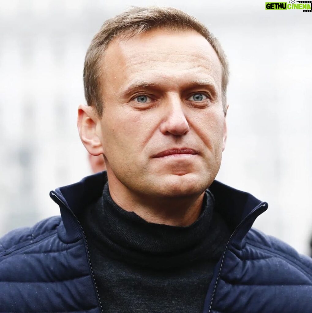 Alexey Navalny Instagram - Всех православных поздравляю с главным днем года. Христос Воскресе. Этот день напоминает нам, что отчаиваться нельзя, и, как бы ни было тяжело, настанет день, когда зло будет повержено и люди вновь скажут ему с усмешкой: «Ну что, смерть, где твое жало, ад, где твоя победа?» С праздником!