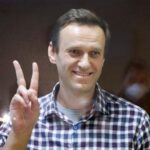 Alexey Navalny Instagram - Я - гений преступного мира. Профессор Мориарти нервно курит в стороне. Вы все думали, что я два года в изоляции, в тюрьме, а я, оказывается, активно совершаю преступления. Хорошо, что СК проявил бдительность и ничего не проморгал. Получил официальное уведомление о том, что в отношении меня возбуждено новое уголовное дело в связи с тем, что я, находясь в тюрьме: — пропагандировал терроризм, призывал к нему — публично призывал к экстремизму — финансировал экстремистскую деятельность — реабилитировал нацизм. Шик? Редкий преступник столько на воле натворил, сколько я за решеткой. Единственное, что омрачает мое самодовольство, так это то, что эти успехи - заслуга не только моя, но и сообщников: Волкова, Жданова, Чанышевой. Я лидер преступной группы, а они выполняют мои приказы. Например, насколько я понял из постановления, моя вина в пропаганде нацизма заключается в том, что Волков в эфире «Популярной политики» сказал, что «правильно полковник Штауффенберг на Гитлера покушался, его надо убить». С точки зрения СК РФ и Путина, Гитлер - законная власть и взрывать ее - экстремизм. Все остальное в таком же духе. Все передачи «Популярной политики» - это терроризм и экстремизм под моим руководством. Адвокаты посчитали, что с учетом сроков по этим статьям по совокупности здесь лет на 30. Ну что я могу сказать? Подписывайтесь на «Популярную политику» @politica_media 😉