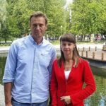 Alexey Navalny Instagram - Любого из нас уже сложно шокировать в 2024 году несправедливостью и жестокостью приговора. А я вот когда узнал о приговоре депутату Думы города Томска Ксении Фадеевой @ksushafadeeva, был прям в шоке. 9 лет лишения свободы. Я пару минут тупо молчал и смотрел в одну точку. Обвинение Фадеевой было настолько безумно и абсурдно, что казалось, что сами власти стесняются его. И у Ксюши почти до самого приговора мера пресечения была ограничение свободы, а не арест в СИЗО. Все ожидали приговора, насколько это возможно, мягкого. Ну в самом деле, что может быть более легального, правильного и понятного, чем пойти на выборы и стать депутатом своего города? Как это может быть экстремизмом? Но в глазах Путина и «Единой России» Ксения Фадеева совершила самое страшное – она победила их на выборах. Люди выбрали её, а не богатого единоросса. Она стала отличным депутатом. Все в городе её знают и любят. Из-за этой любви она и не уехала после возбуждения дела, хотя и предлагали, и просили. Сказала: «Да как я уеду, меня же только выбрали, а как же мои избиратели? Я люблю Томск, я здесь живу, тут моя семья, я ничего плохого не делала и никуда не поеду». Сами понимаете, насколько власть наша, лишенная настоящей любви и поддержки, ненавидит тех, у кого эта любовь есть. Вот и мера этой ненависти – 9 лет за выдуманную экстремистскую деятельность. Больше, чем в среднем дают за убийство. Еще знаете что: книгу читал о революционном движении 70-80 годов 19 века, «Перепись народников». Там цитируется переписка двух видных деятелей движения – Стефановича и Дейча. В ней есть фраза, так поразившая меня своей актуальностью спустя полтора века, что я записал её себе: «Первенство в устойчивости и неизменности революционного настроения в России остается за женщинами, всегда было за ними и всегда будет». Все так. Посмотрите на женщин, обвиняемых в нынешних политических процессах. Это всё великие люди. Замечательной Ксюше Фадеевой желаю стойкости и благополучно пройти и это испытание. Её семье шлю лучи поддержки. Ну а для нас всех в этой ужасной несправедливости есть и маленький светлый момент. (Продолжение поста в карусели)