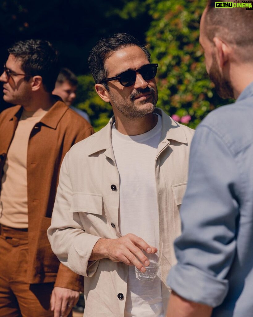 Alfonso Herrera Instagram - Fuimos a un Oasis jugamos Petanca y ganó 🇲🇽 #BorninOasi @zegnaofficial #ZegnaSS24 @marcopionato 📸 Oasi Zegna