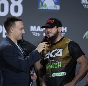 Ali Bagov Instagram - Мой жест был показан хейтарам ,которые желали мне поражение в этом бою… 👊🏽