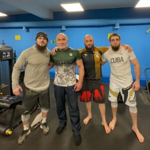 Ali Bagov Instagram - Приехали на сборы к младшим братьям, которые проходят его, в Школе Единоборств им. Абдулманапа Нурмагомедова, тут нас приняли как 
дома, спасибо всем братьям! Всегда рады вам и ждём у себя в гостях☝🏽