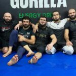 Ali Bagov Instagram - Доброе братство, дороже богатства!🫀 Хорошо что не слышно о чем говорим да же брат @alimagomedov_77 ??😅 Школа Единоборств им. А. Нурмагомедова