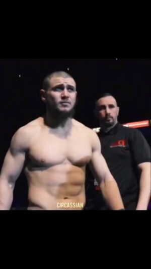 Ali Bagov Instagram - Двигайся, ведь дорога не придёт к тебе сама, и мечта не упадёт к тебе на руки.🫰