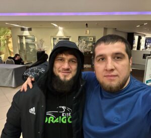 Ali Bagov Instagram - Не продаётся и не покупается адаб. однако, это печать в сердце. не является бедняком тот, кто потерял золото. а, поистине, бедняк – потерявший нрав.☝🏼#стараясвязка #ахмашка 🦁