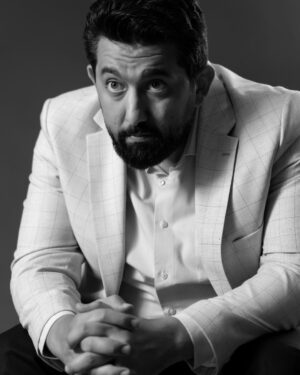 Ali Fadil Instagram - لكل من يسير معي اقول له
احذر ….. امامك مركبة طويلة 
( تايروفسكي)
اسف بس لازم وية الجلسة اكو عبارة رنانة حتى لو خريط
الصور بعدسة الحبيب كرار
@photokhana_studio