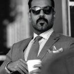 Ali Jassim Instagram - انا الافراح والارباح والفايض وراس المال انا الافكار والاسرار وادفن في الفضا سري بعيد هناك ما ينشاف وان شافوه ما ينطال #جمعة_مباركة 🤍 #فدوه_لضحكتك_يرحون