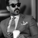 Ali Jassim Instagram - انا الافراح والارباح والفايض وراس المال انا الافكار والاسرار وادفن في الفضا سري بعيد هناك ما ينشاف وان شافوه ما ينطال #جمعة_مباركة 🤍 #فدوه_لضحكتك_يرحون
