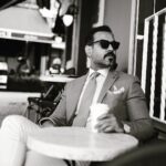 Ali Jassim Instagram - انا الافراح والارباح والفايض وراس المال انا الافكار والاسرار وادفن في الفضا سري بعيد هناك ما ينشاف وان شافوه ما ينطال #جمعة_مباركة 🤍 #فدوه_لضحكتك_يرحون