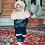 Ali Shadman Instagram - ا ۲۳ سالگی تمام شد روزهای تلخیه ، بالاخره که شیرین می‌شه ... امسال برای تازه شدن روزگارم هیچ شمعی فوت نکردم ، چون مسیر همونه که بود ، من اما روز به روز مطمئن‌تر می‌شم به چیز‌هایی که می‌خوام ، خِیره همه‌ش ، تو‌ی آرزوهام اَبروی هیچ‌کس خَم برنمی‌داره ، خون هیشکی تو جوب نمی‌ریزه ، صورت هامون نه خیسه نه کبود ، هرچی که می‌خوام خِیره واسه همه‌مون ، صفحه‌ی آرزوهام شبیه این نوشته‌ی پر از ویرگول و فاصله نیست، شبیه این ده ‌روز بی خبریمون از هم نیست ، صفحه‌ی آرزوهام همه‌ش وصاله ، رسیدنه ، بی‌جدایی ، بدونِ بی‌خبری . دعا می‌کنم برسید ، دعا کنید برسم . بشمُرررر ۲۴ #هنوز_همان_موجم_که_آسودگی_اش_عدم_اوست