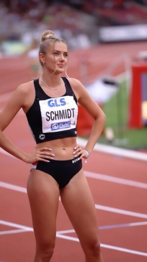 Alica Schmidt Instagram - From cutie to game face real quick 😂 #raceday #competition #trackandfield