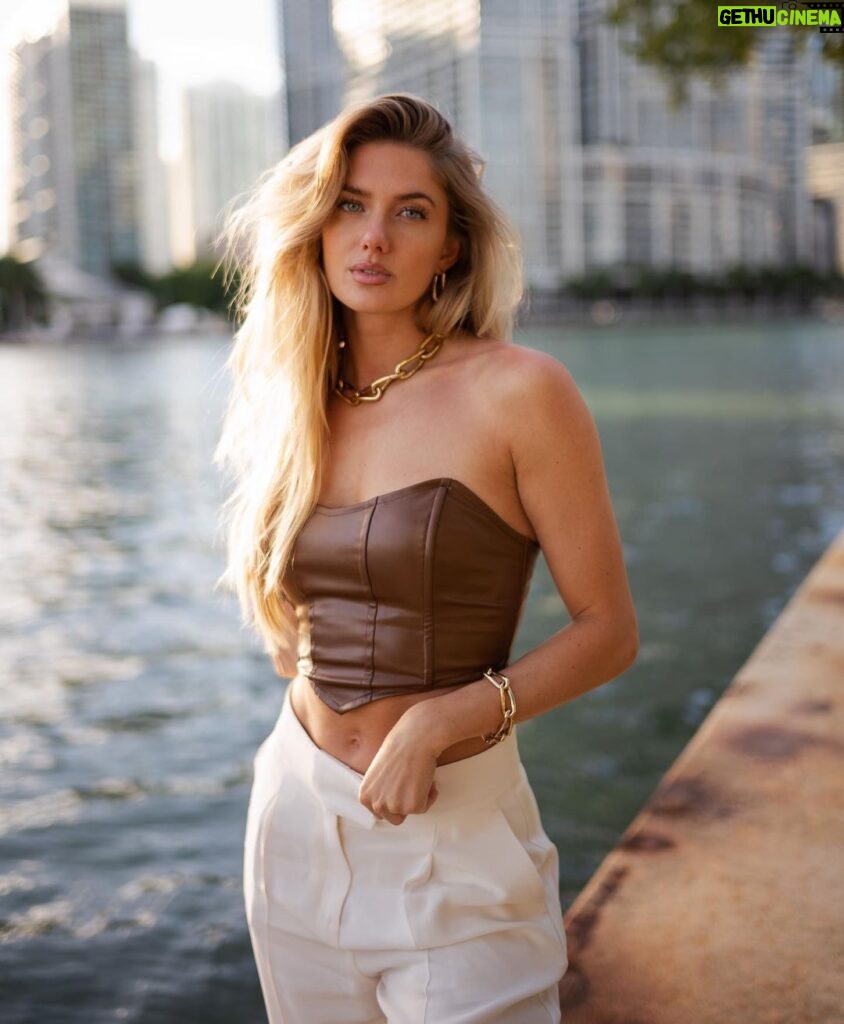Alica Schmidt Instagram - Anzeige/ May life take you where your heart thrives #bossjewelry #BeYourOwnBOSS @boss 📸 @fredirichter Miami, Florida