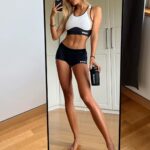 Alica Schmidt Instagram - Anzeige/ I can‘t wait to be this tanned again soon 🙏🏼🌞 Ich habe euch in meiner Story meine @foodspring Bestellung gezeigt, die ich fürs Trainingslager bestellt habe ☺️ alle meine Favoriten die nicht fehlen dürfen, damit ich gut trainieren kann 🙏🏼 Mit dem Code: alicaFSG spart ihr 15% bei @foodspring ☺️ #foodspringfamily #foodspring #foodspringcode