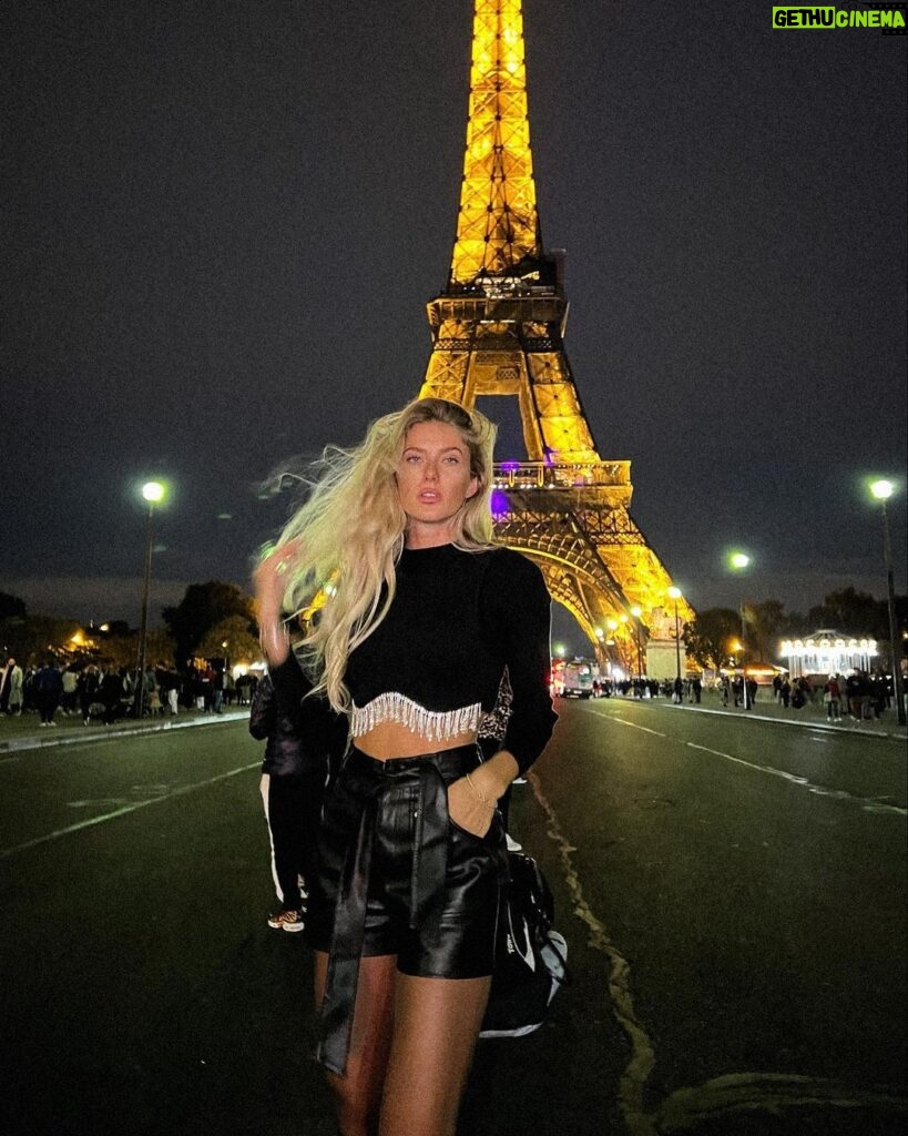 Alica Schmidt Instagram - Your mind needs to arrive at your destination before your life does 🙏🏼 París, France