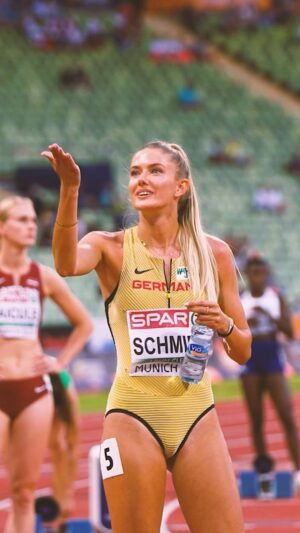 Alica Schmidt Instagram - Made it into the European semi finals ❤️‍🔥😍 that was the goal, now I can enjoy running one more time in front of a home crowd today ✨ truly one of the most special moments ever 🥰 
🎥 @liamsullymedia @wuerthmodyf_germany 
#trackandfield #europeanchampionship #munich2022