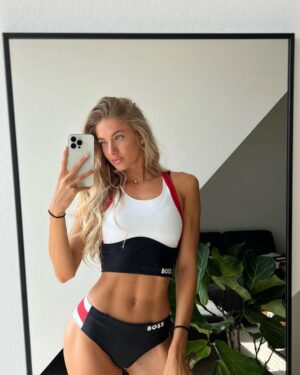 Alica Schmidt Instagram - Anzeige/ Ready to race in my new @boss kit!🏃🏼‍♀️😍

Today is the day of my first official 400m race in 2022 and I so can’t wait to see where I’m standing ✨

And as if I’m not pumped enough, I’m also happy to share with you, that I’m the first ever track athlete wearing @boss performance apparel. 

We came up with this idea a few months ago and have been working on this racing set together ever since. Maybe you remember my visits in Metzingen at the @boss HQ, when I couldn’t show you more details of what we were getting up to - now you know why!😳 I’m wearing today this boss set with happy tears in my eyes! I still can’t believe it and I’m beyond grateful for each and everyone who is involved and made this possible🙏🏽 

#trackandfield #running #sprint #400m #boss