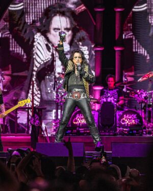 Alice Cooper Instagram - He's out of control, He's back 
📸: Alive Coverage