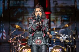 Alice Cooper Instagram - When I walk in the door
There'll be no place to hide

📸 Alive Coverage
