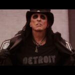 Alice Cooper Instagram - Detroit was attitude. The hard rock capital. The sound of the machines. Now shut up and rock!! #OnThisDay Alice Cooper released Detroit Stories. 🎧 https://fanlink.to/AliceCooper-DetroitStories