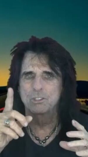 Alice Cooper Instagram - We hear that roar and we love it to death

🎧 https://alicecooper.lnk.to/road