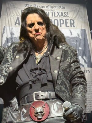 Alice Cooper Instagram - Are you ready to ride to the other side? You know you wanna go

🎟 https://AliceCooper.com/tour 
📸 @yourtrendylawyer