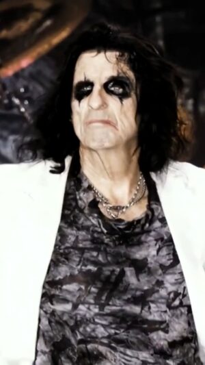 Alice Cooper Instagram - What deep cut have you been dying to hear live?