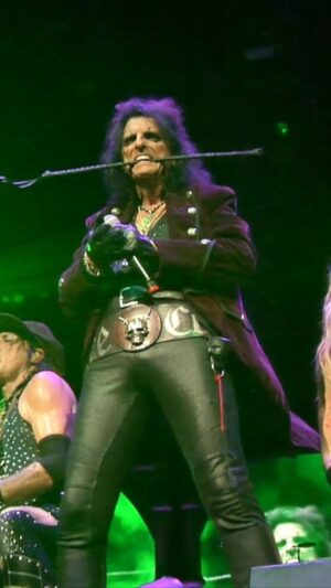 Alice Cooper Instagram - Raise your hands if you're poison 🙌
