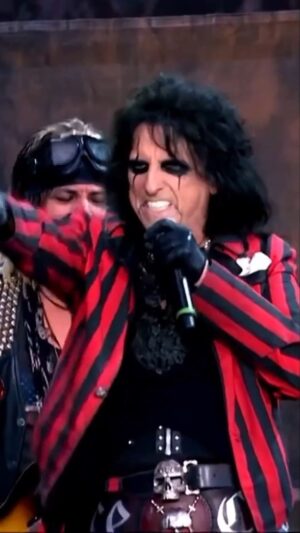 Alice Cooper Instagram - "The guys that have control over their life are still here"