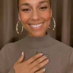 Alicia Keys Instagram - International Women’s EVERY Day!!!! I’m so proud to be a woman standing on the shoulders of so many unbelievable titans!! 💜💜💜 Tag a superwoman in your life who needs to hear this. #PowerOfShe #AthletaXKeys @athleta