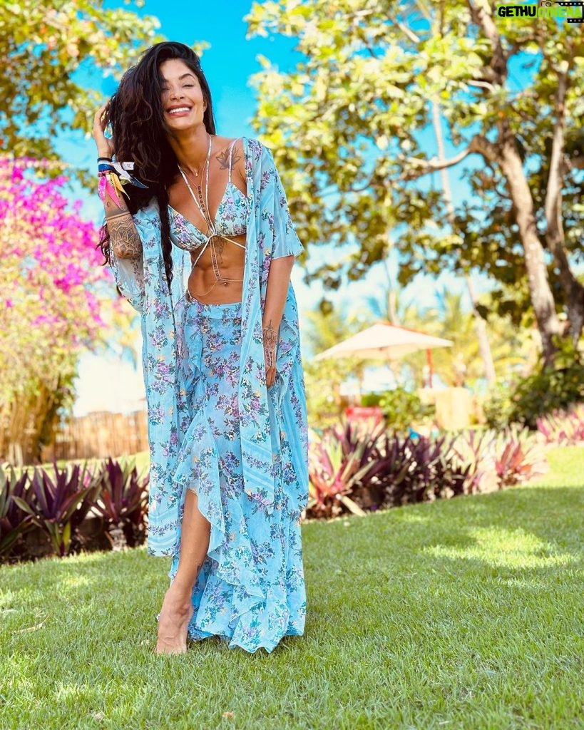 Aline Campos Instagram - Floresça 🌼🌸🌺 . 📸 @neuronha Praia De Carneiros