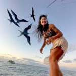 Aline Campos Instagram - Noronha e sua magia✨ Se vc sonha em ir, acredite nisso com força, pq vc vai materializar essa viagem única! Mas precisa acreditar de verdade e escolher vibrar sempre no AMOR. Assim vai ser mais fácil Noronha te escolher 🌺🦋 . 📸 @pedrinhodenoronha 🤎 Fernando de Noronha