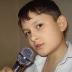Alisher Morgenshtern Instagram - 2009 год, мне 11 лет, ебашу свои треки на уфимской самопальной тусе в пустой стрипухе перед 10 зрителями. Снимает мама, хотя я просил её не заходить в зал, а то другие рэперы подумают я лох. прошло почти 15 лет, а другие рэперы все равно думают что я лох. мам я же говорил. Хип хоп исполнитель