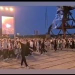 Alisher Morgenshtern Instagram - Для меня концерты - секс. Иногда нежный и чувственный, иногда жесткий и грубый, но одно остается неизменным - любовь. Ибо секс без любви идёт нахуй. Я чувствую вас, вы меня, мы соединяемся в одно потное целое, и нами правят только чувства и животные инстинкты. Благодаря вашим счастливым, орущим ебальникам, я чувствую, что в каждом уголке планеты у меня есть дом. Потому что дом это не бетонная коробка, а люди. Так сложилось, что Бог наделил меня бесконечной ебанутой энергией, а я считаю своей миссией дарить ее вам. Нести сумасшествие в ваш скучный, серьезный мир. До встречи на очередном празднике безумия, едем дальше 🌍 ph: @gravis.visuals Riga, Latvia